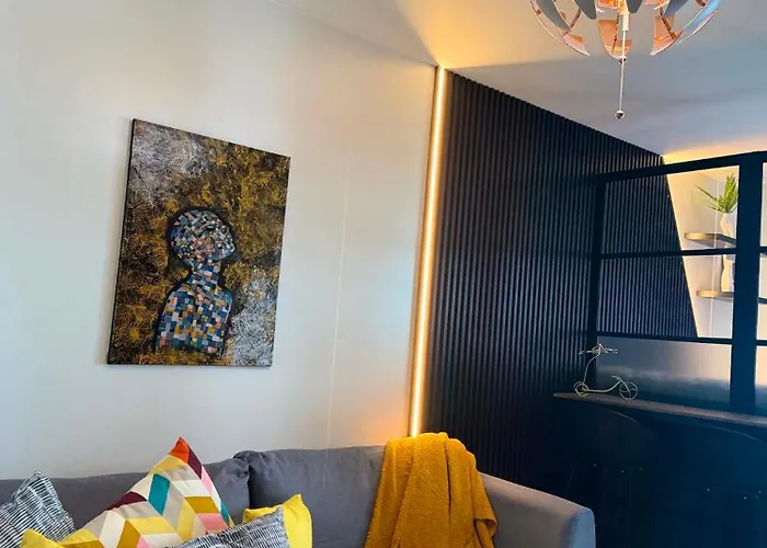 Fermina's Place Luxury Skyline By Red Residences Makati