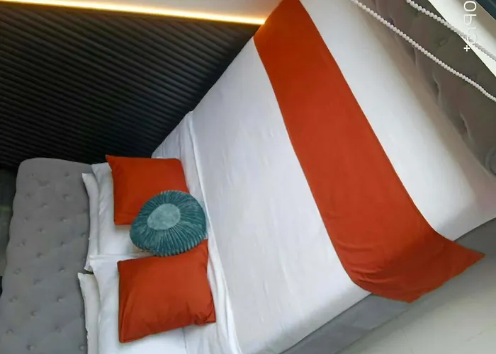 Fermina's Place Luxury Skyline By Red Residences Makati